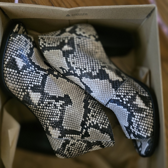 Lucky Brand Black and White Snakeskin Heeled Boots - Picture 2 of 6